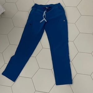 Yola skinny straight scrub pants size small
